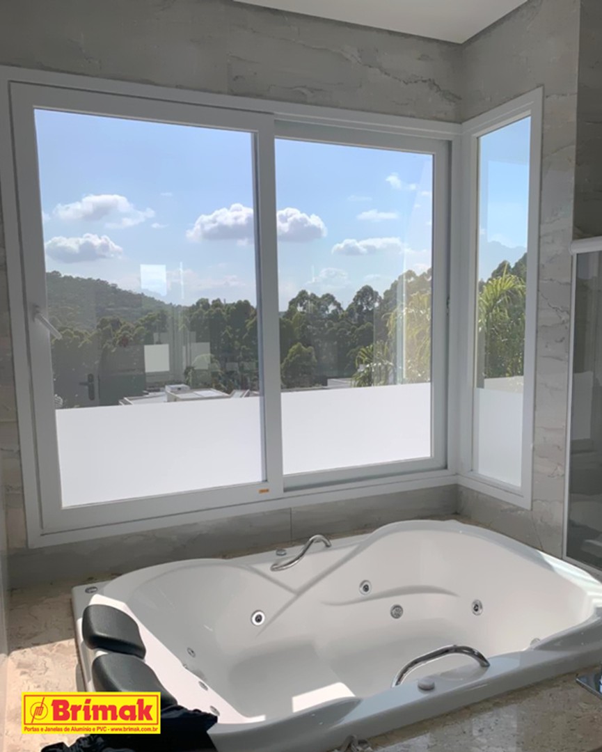 Banheira com Esquadria Brimak