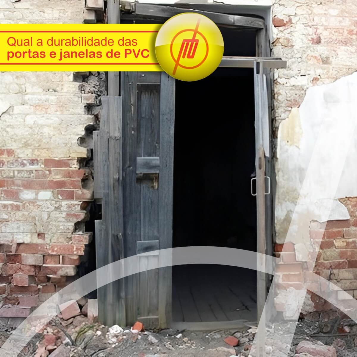 Porta de Madeira deteriorada por Cupim