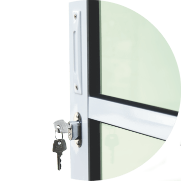 detalhe da fechadura bico de papagaio e do puxador das portas de correr super 25