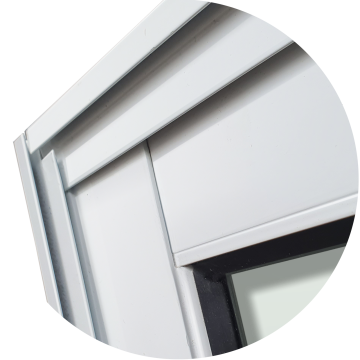 detalhe do canto superior da janela integrada ou veneziana Branco