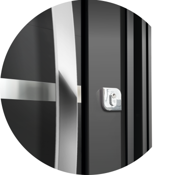 detalhe do puxador e fechadura principal Preto